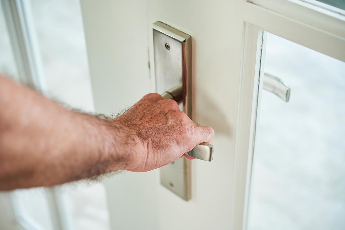 kit d'outils complet pour le remplacement d'une serrure de porte d'entrée