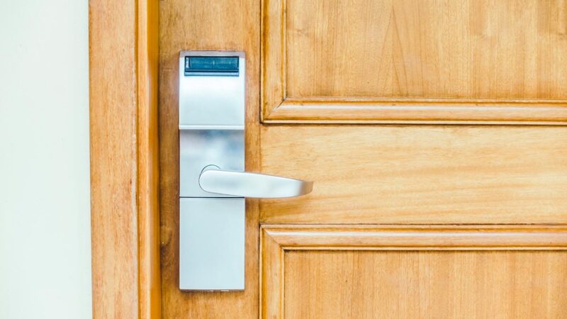 Comment faire pour changer une serrure de porte de garage ?