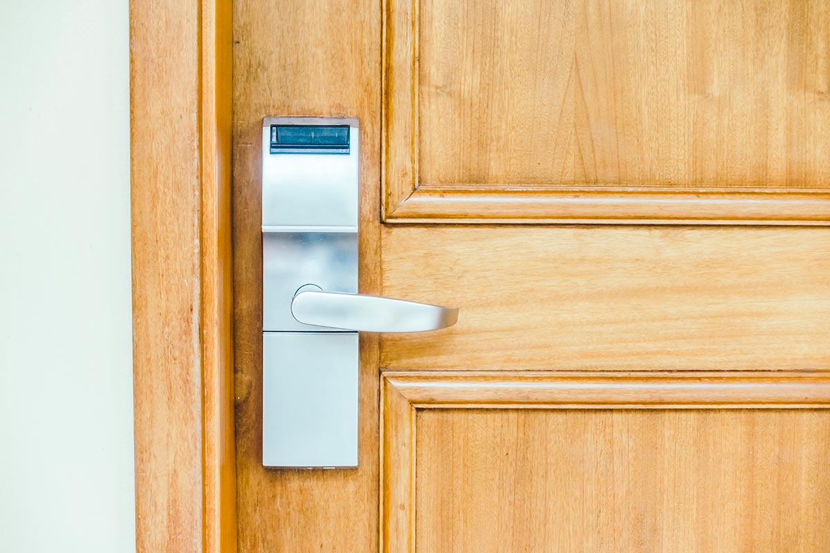 Comment faire pour changer une serrure de porte de garage ?