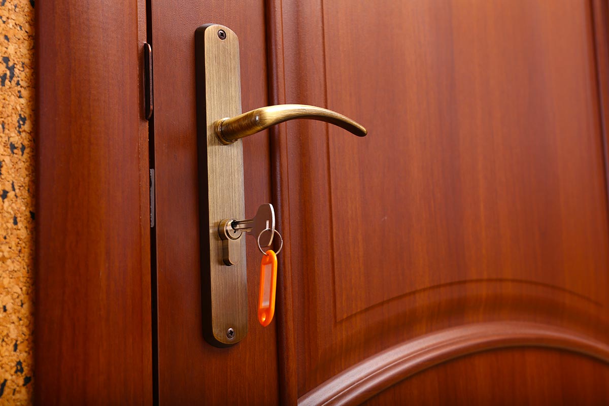 Comment remplacer une serrure de porte-fenêtre ?