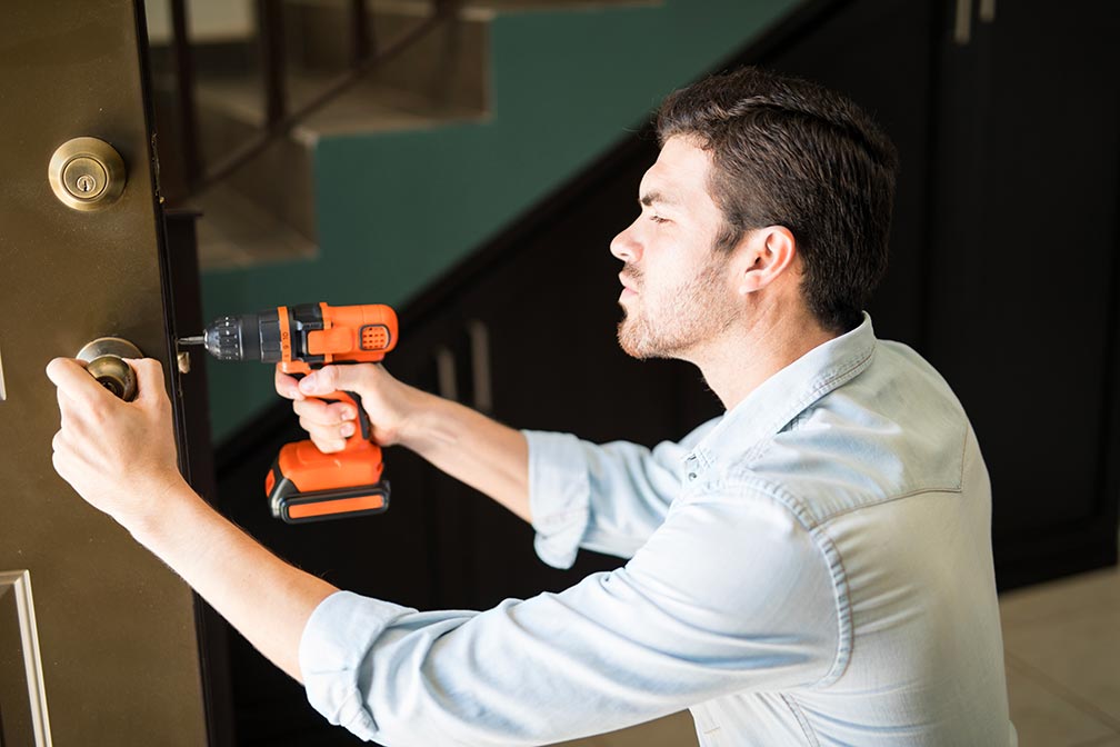 Quels outils sont nécessaires pour changer une serrure ?