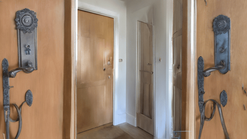 Vous ne croirez pas la transformation incroyable obtenue avec cette poignée de porte Brico Dépôt !